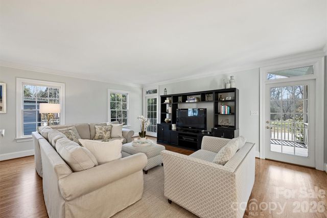 2220 Colony Road, Charlotte, NC 28209