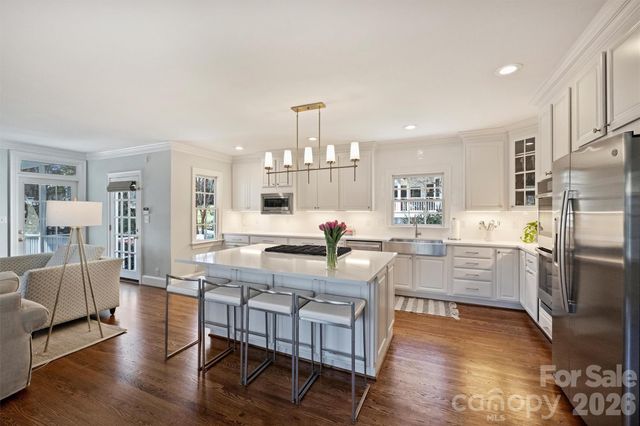 2220 Colony Road, Charlotte, NC 28209