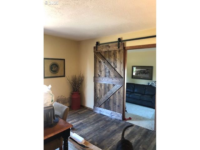 1627 MAPLE St, Myrtle Point, OR 97458