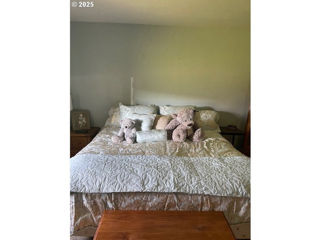 1627 MAPLE St, Myrtle Point, OR 97458