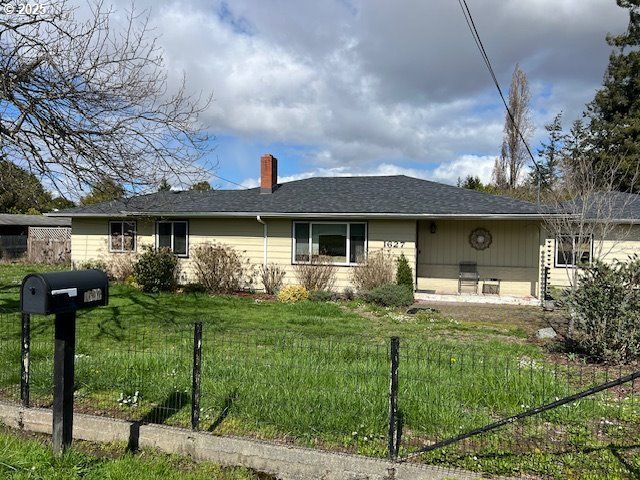 1627 MAPLE St, Myrtle Point, OR 97458