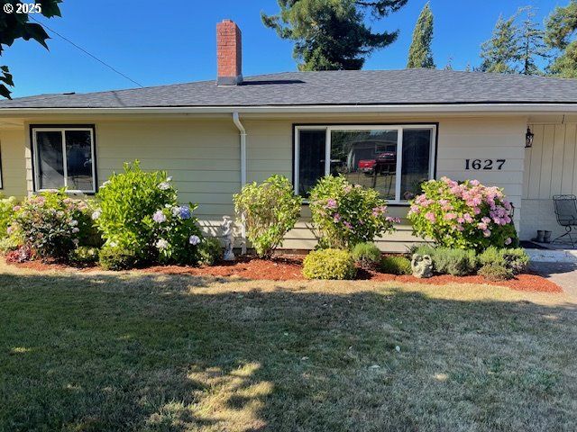 1627 MAPLE St, Myrtle Point, OR 97458