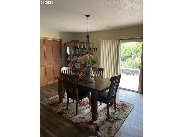 1627 MAPLE St, Myrtle Point, OR 97458