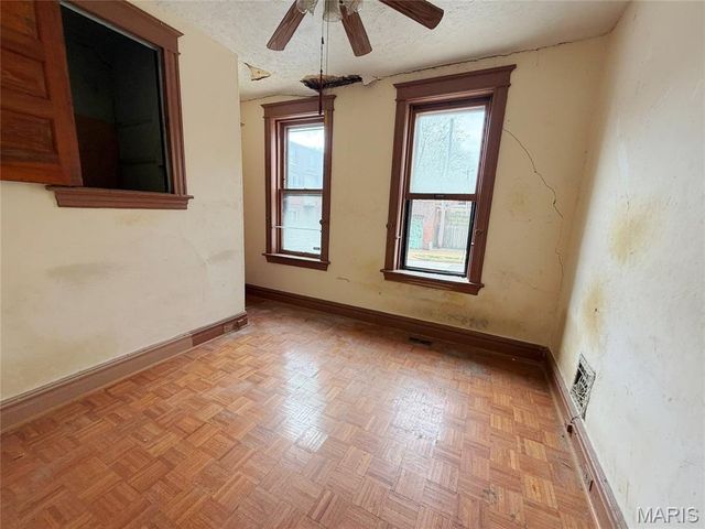 1211 Victor Street, St Louis, MO 63104