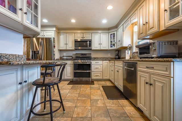 142 Norman St, Fall River, MA 02721