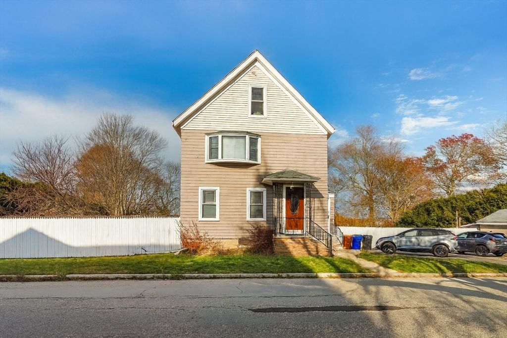 142 Norman St, Fall River, MA 02721