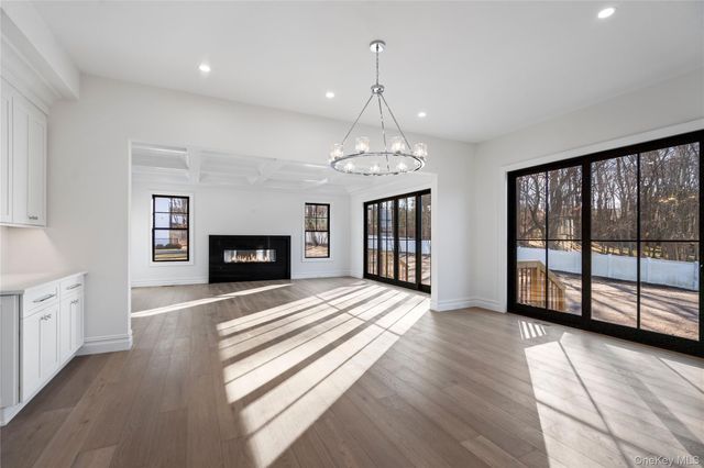 30 Main Parkway, Plainview, NY 11803