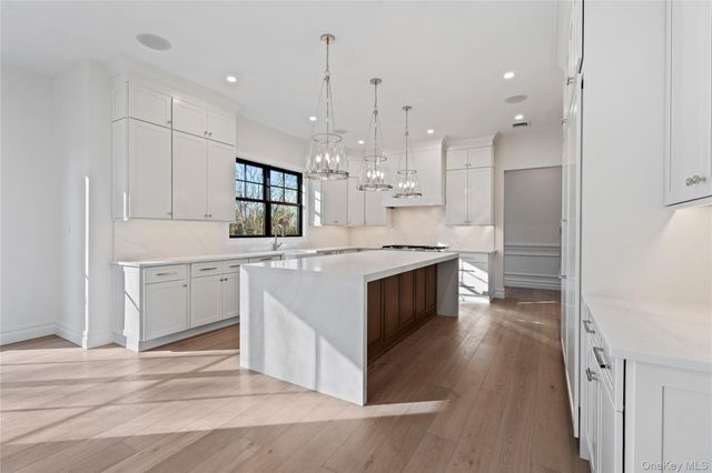 30 Main Parkway, Plainview, NY 11803