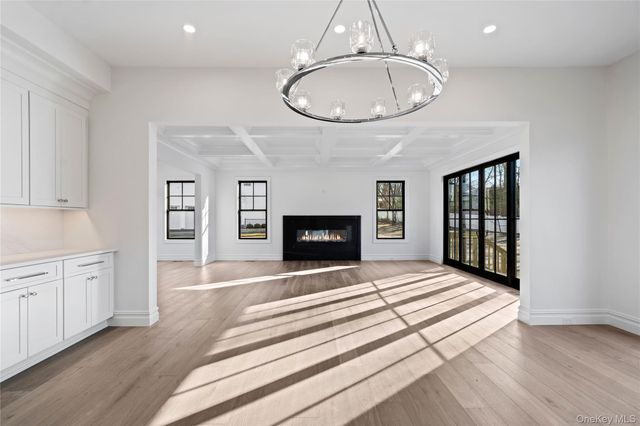 30 Main Parkway, Plainview, NY 11803