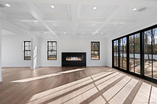 30 Main Parkway, Plainview, NY 11803