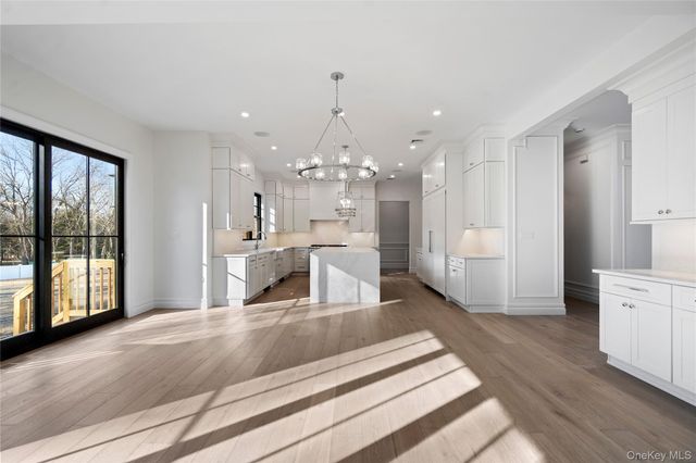 30 Main Parkway, Plainview, NY 11803