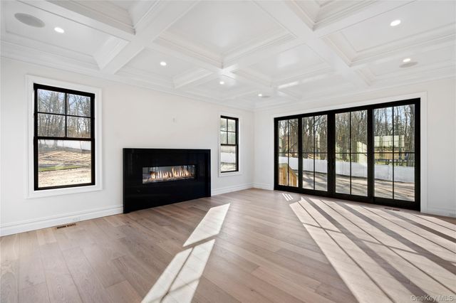 30 Main Parkway, Plainview, NY 11803