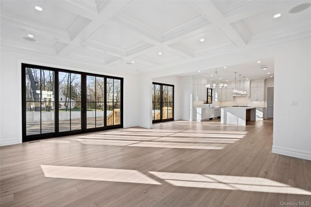 30 Main Parkway, Plainview, NY 11803