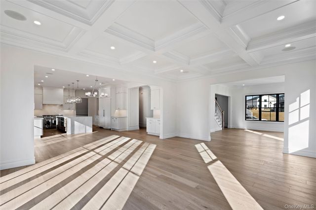 30 Main Parkway, Plainview, NY 11803