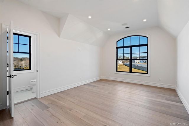 30 Main Parkway, Plainview, NY 11803