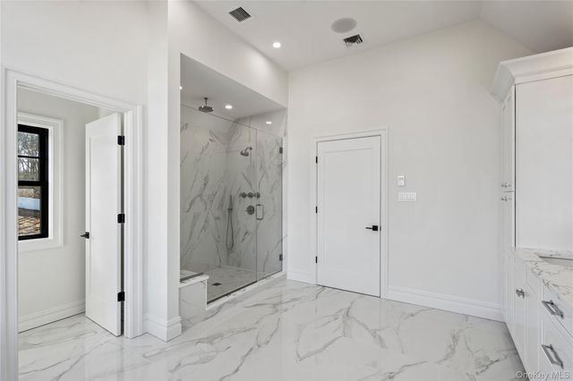 30 Main Parkway, Plainview, NY 11803