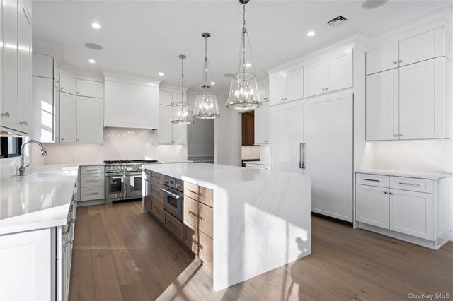 30 Main Parkway, Plainview, NY 11803