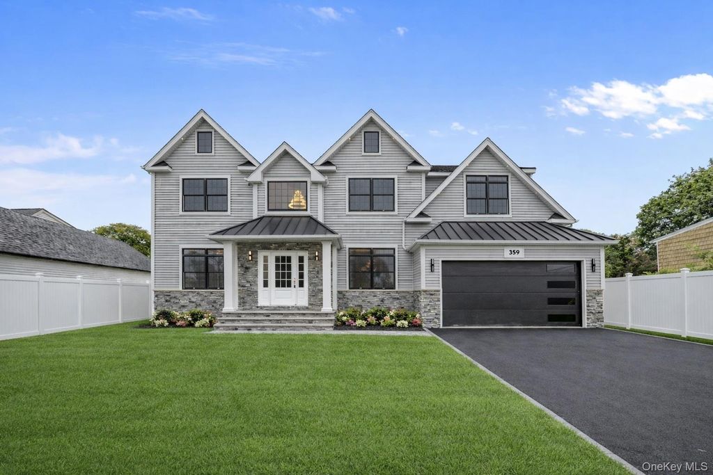 30 Main Parkway, Plainview, NY 11803