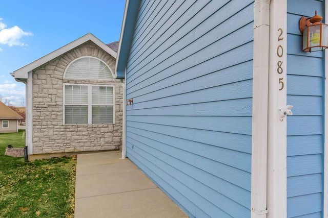 2085 Country View Court, Tonganoxie, KS 66086