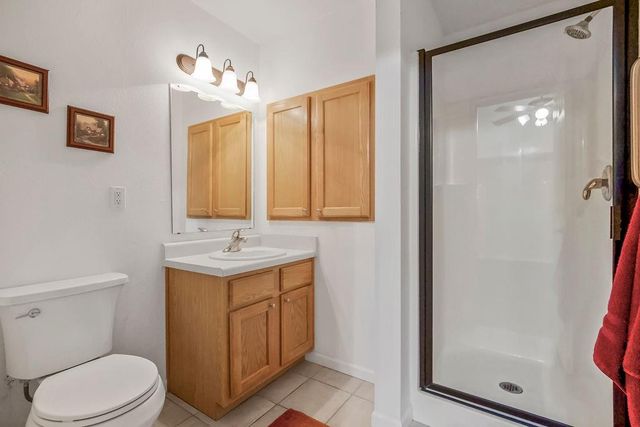 2085 Country View Court, Tonganoxie, KS 66086