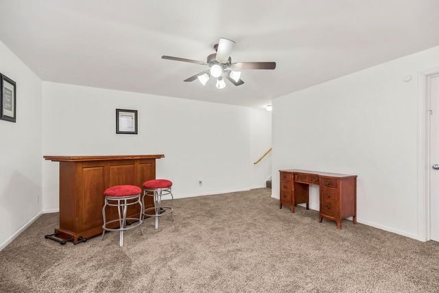 2085 Country View Court, Tonganoxie, KS 66086