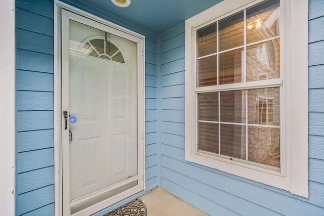 2085 Country View Court, Tonganoxie, KS 66086