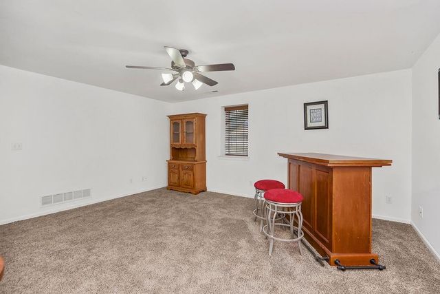 2085 Country View Court, Tonganoxie, KS 66086