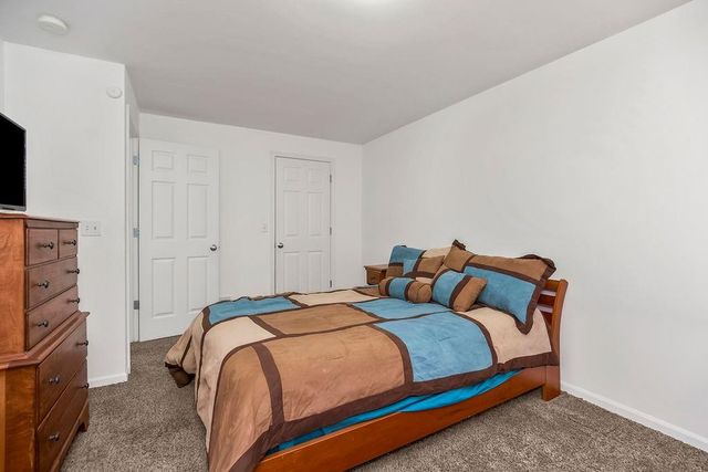 2085 Country View Court, Tonganoxie, KS 66086