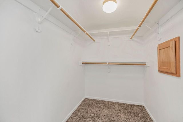 2085 Country View Court, Tonganoxie, KS 66086