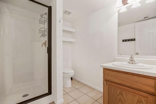 2085 Country View Court, Tonganoxie, KS 66086