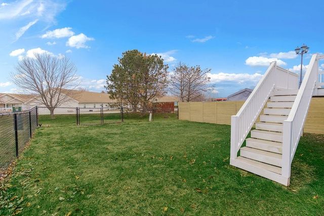 2085 Country View Court, Tonganoxie, KS 66086
