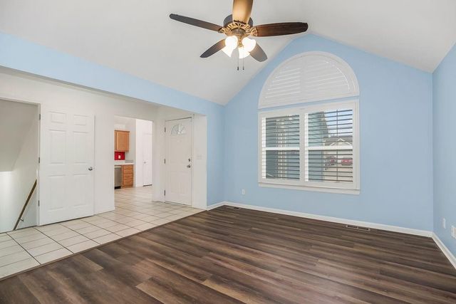 2085 Country View Court, Tonganoxie, KS 66086