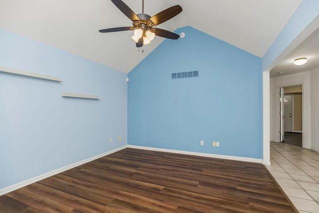 2085 Country View Court, Tonganoxie, KS 66086