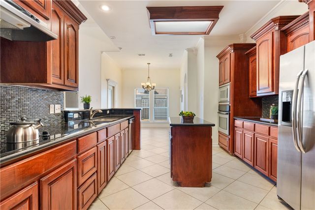 6825 Island Park Ct, Corpus Christi, TX 78414