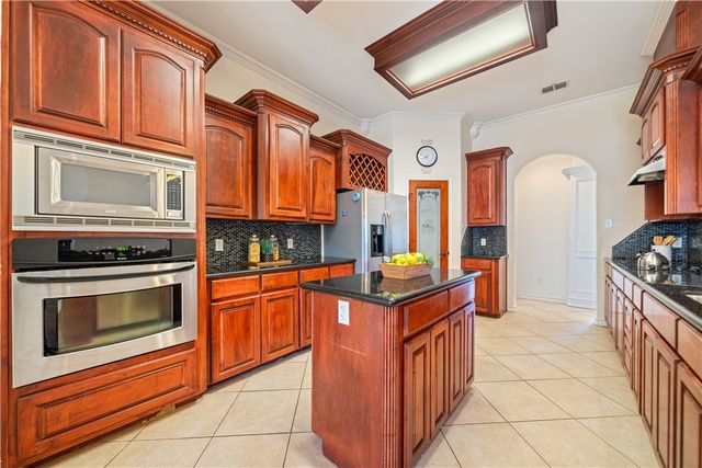 6825 Island Park Ct, Corpus Christi, TX 78414