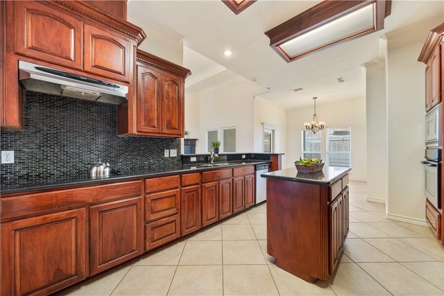 6825 Island Park Ct, Corpus Christi, TX 78414