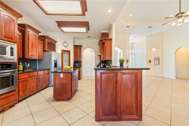 6825 Island Park Ct, Corpus Christi, TX 78414