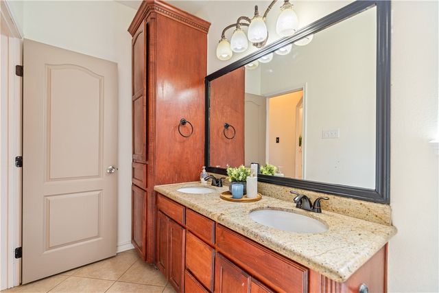 6825 Island Park Ct, Corpus Christi, TX 78414