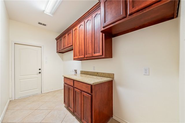 6825 Island Park Ct, Corpus Christi, TX 78414