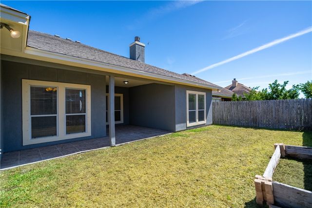 6825 Island Park Ct, Corpus Christi, TX 78414