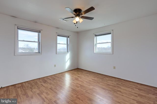 12 BILL DUGAN DR, Etters, PA 17319