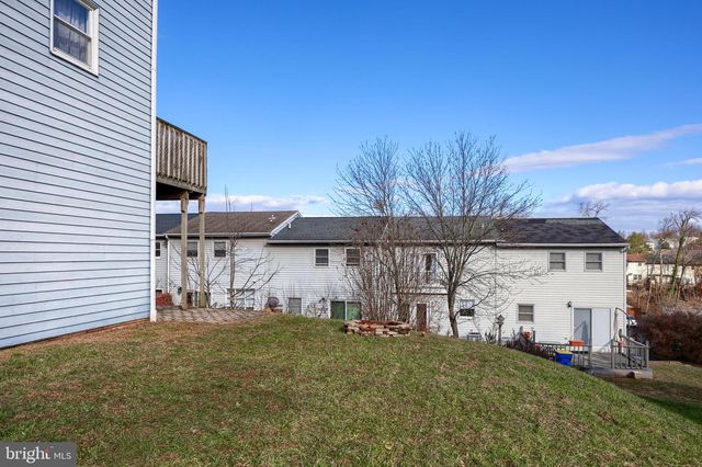 12 BILL DUGAN DR, Etters, PA 17319