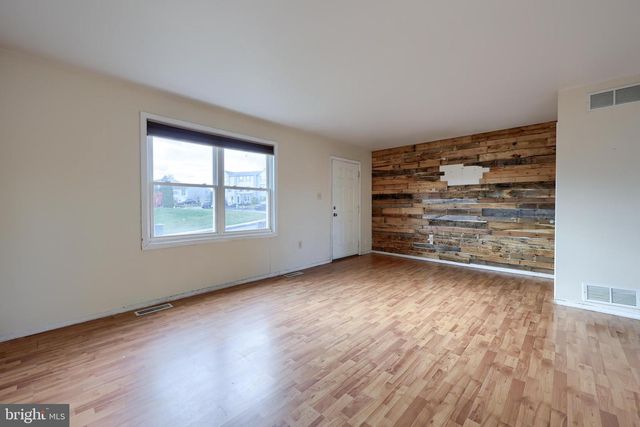 12 BILL DUGAN DR, Etters, PA 17319