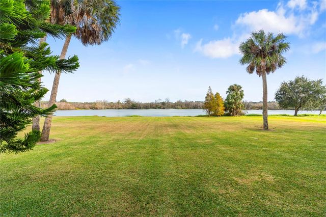 827 JOHN CRESSLER DRIVE, Seffner, FL 33584