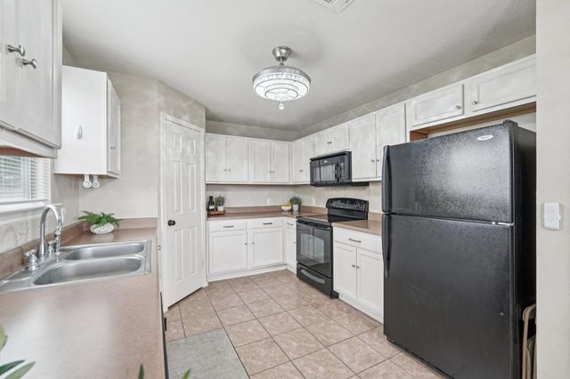 130 Killian LOOP, Hutto, TX 78634