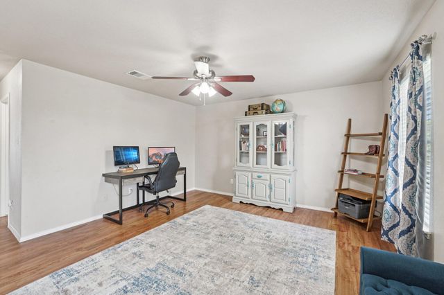 130 Killian LOOP, Hutto, TX 78634