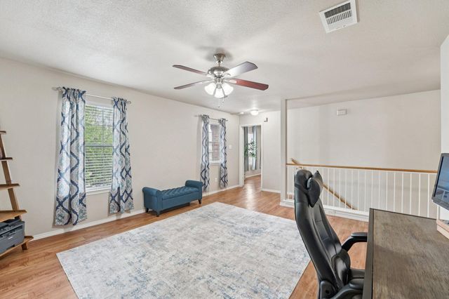 130 Killian LOOP, Hutto, TX 78634