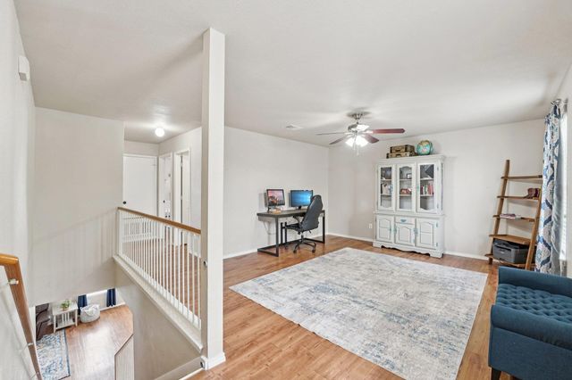 130 Killian LOOP, Hutto, TX 78634