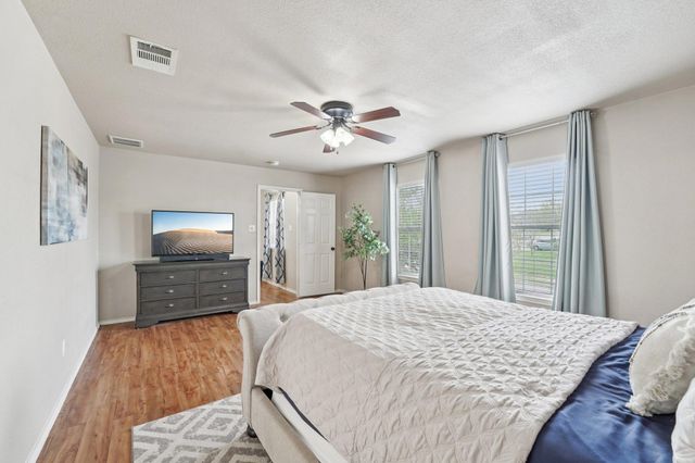 130 Killian LOOP, Hutto, TX 78634