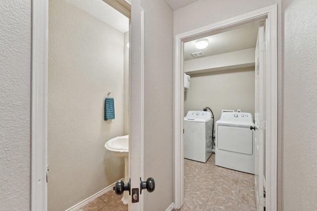 130 Killian LOOP, Hutto, TX 78634